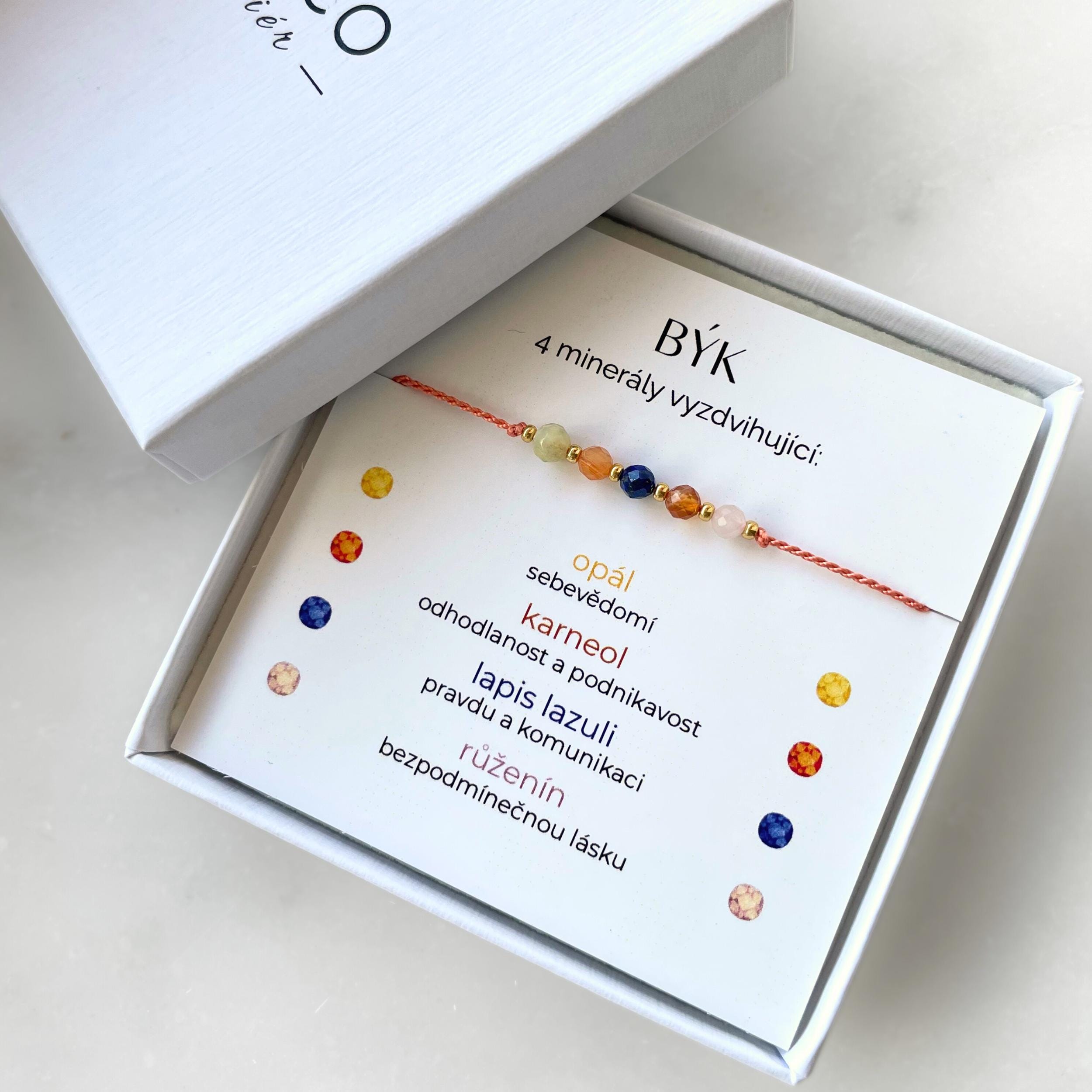 Barevný šňůrkový náramek s přírodními minerály pro znamení Býk s opálem, karneolem, lapis lazuli a růženínem v dárkovém balení.